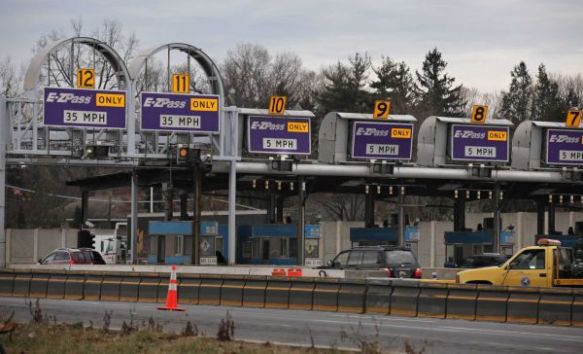 Photo credit: Xavier Mascarenas | The toll plaza for the Tappan Zee Bridge at midday in Tarrytown. (Jan. 11, 2013)